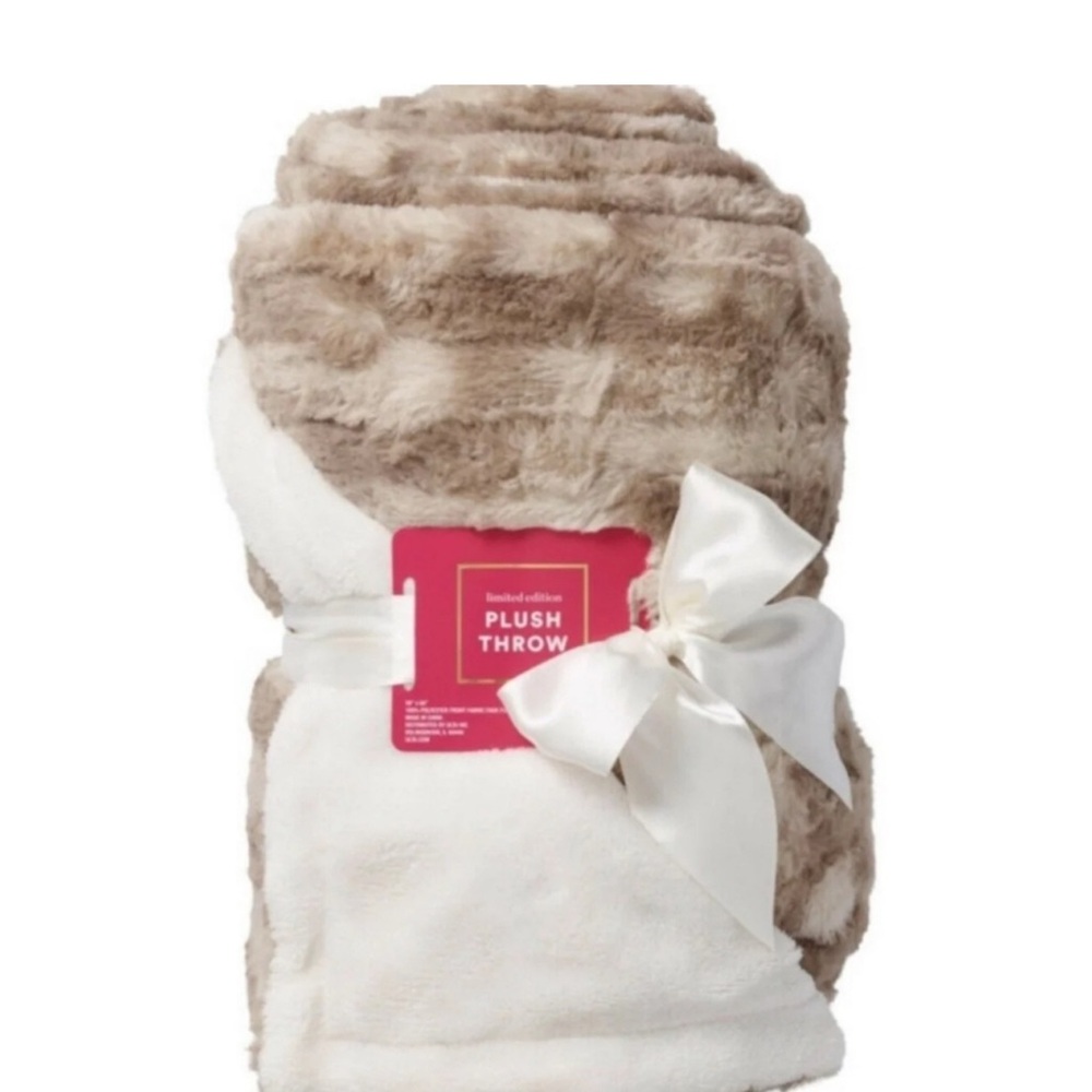 Ulta Plush Throw